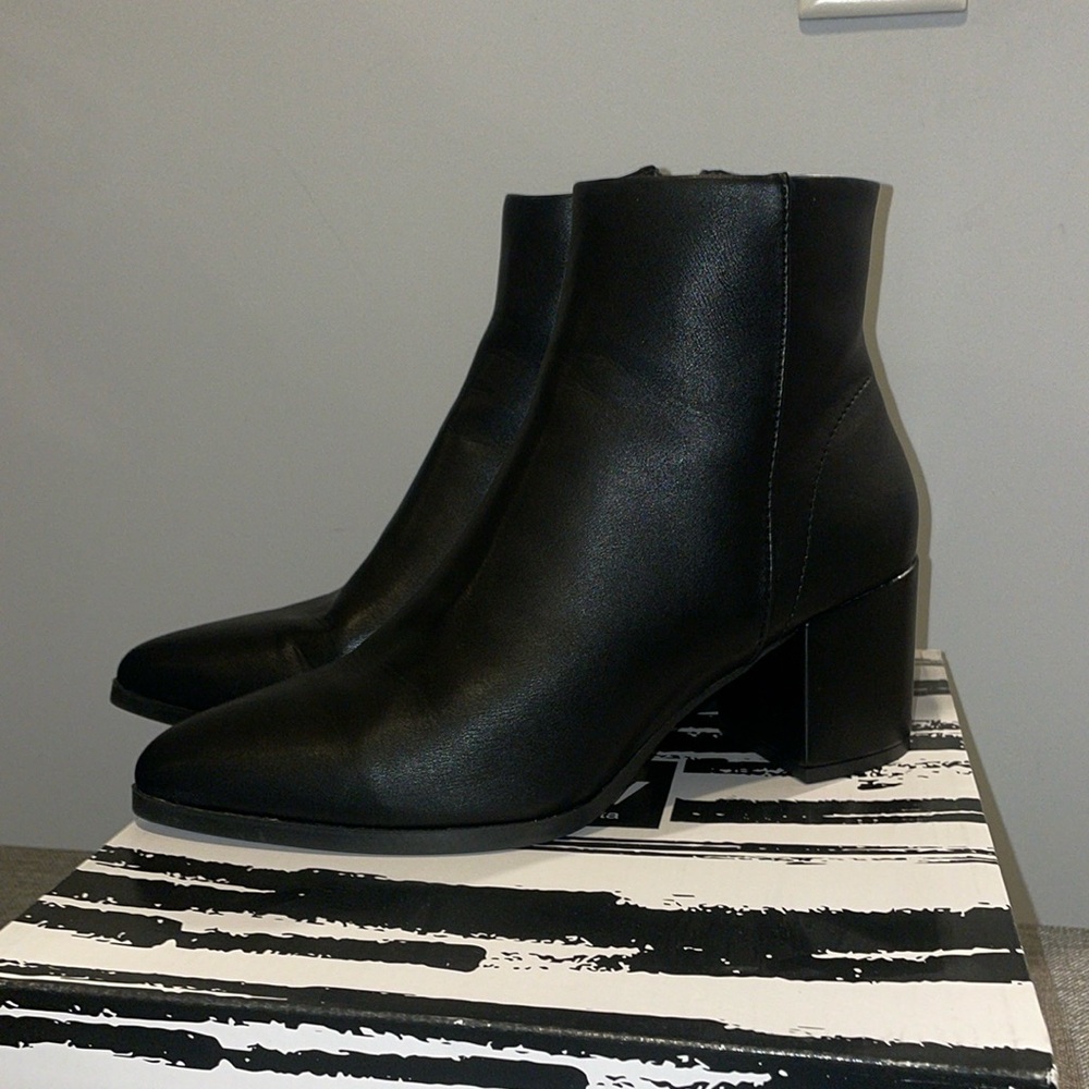 Madden Girl Dafnii black booties